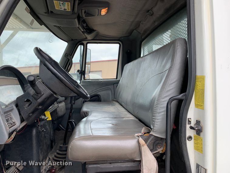 image for item DM7777 2003 International 4200 forestry bucket truck