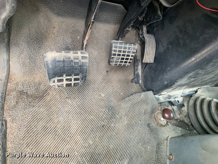 image for item DM7777 2003 International 4200 forestry bucket truck