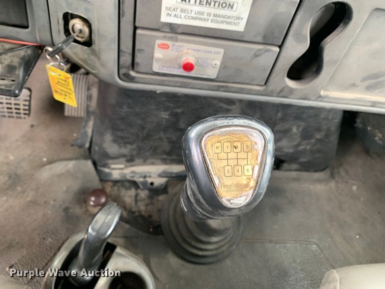 image for item DM7777 2003 International 4200 forestry bucket truck