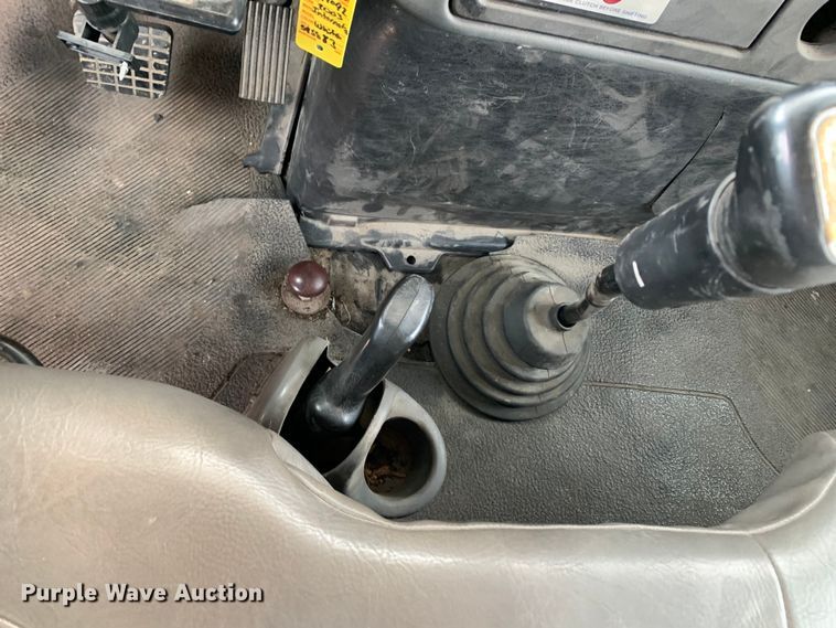 image for item DM7777 2003 International 4200 forestry bucket truck