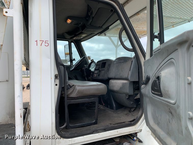 image for item DM7777 2003 International 4200 forestry bucket truck