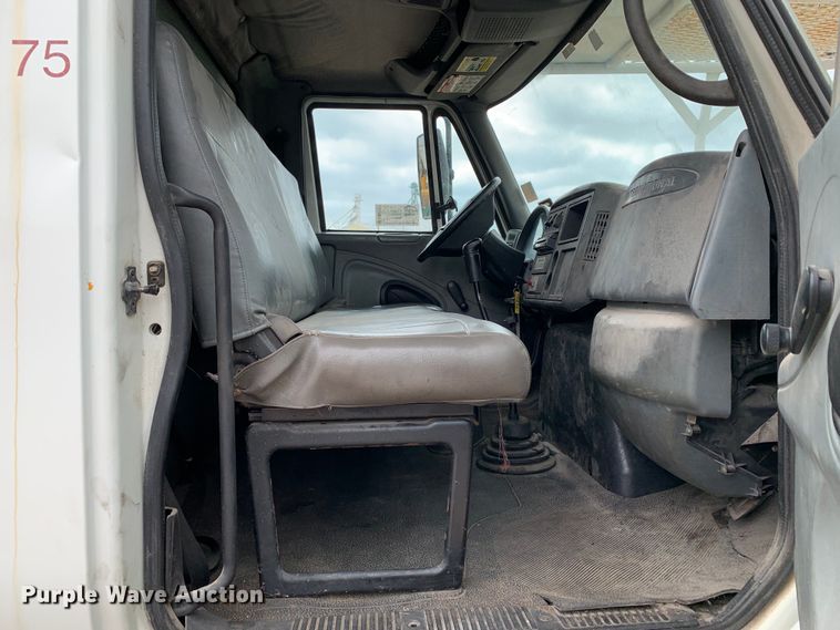 image for item DM7777 2003 International 4200 forestry bucket truck