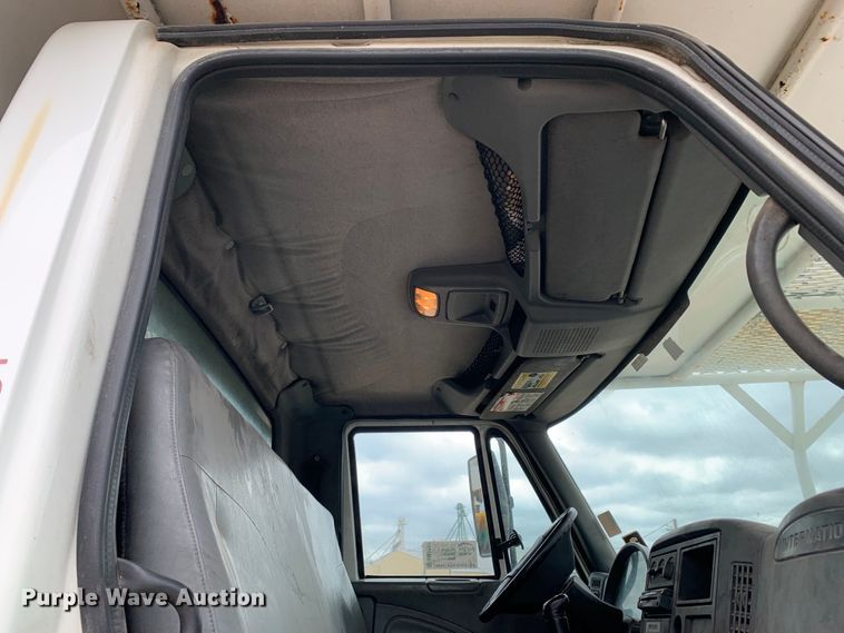 image for item DM7777 2003 International 4200 forestry bucket truck