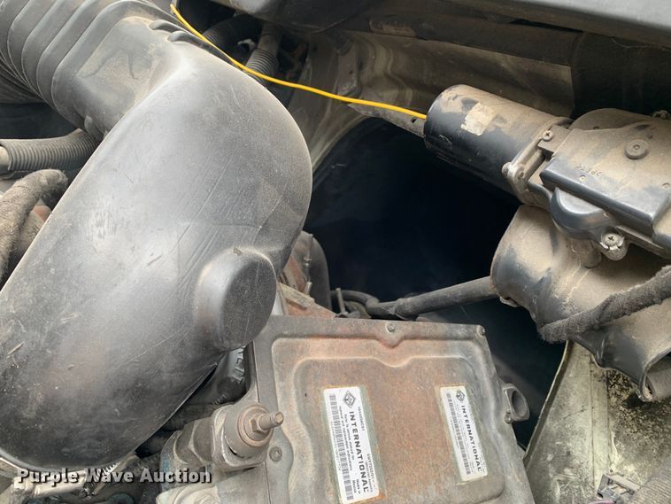 image for item DM7777 2003 International 4200 forestry bucket truck