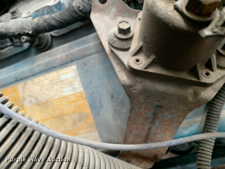 image for item DM7777 2003 International 4200 forestry bucket truck