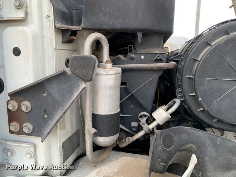 image for item DM7777 2003 International 4200 forestry bucket truck