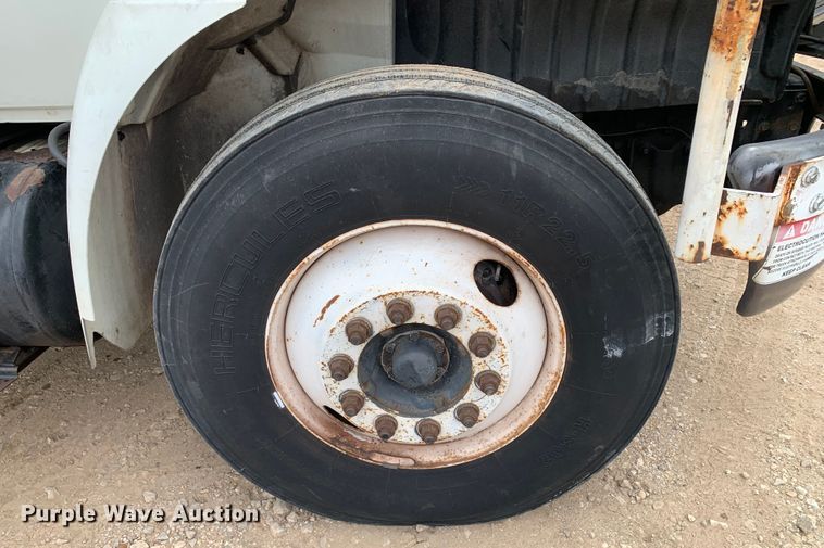 image for item DM7777 2003 International 4200 forestry bucket truck