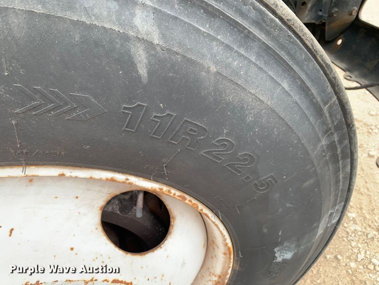 image for item DM7777 2003 International 4200 forestry bucket truck