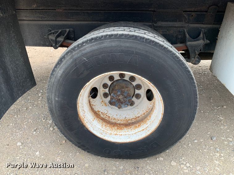 image for item DM7777 2003 International 4200 forestry bucket truck