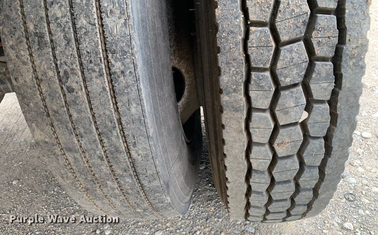 image for item DM7777 2003 International 4200 forestry bucket truck