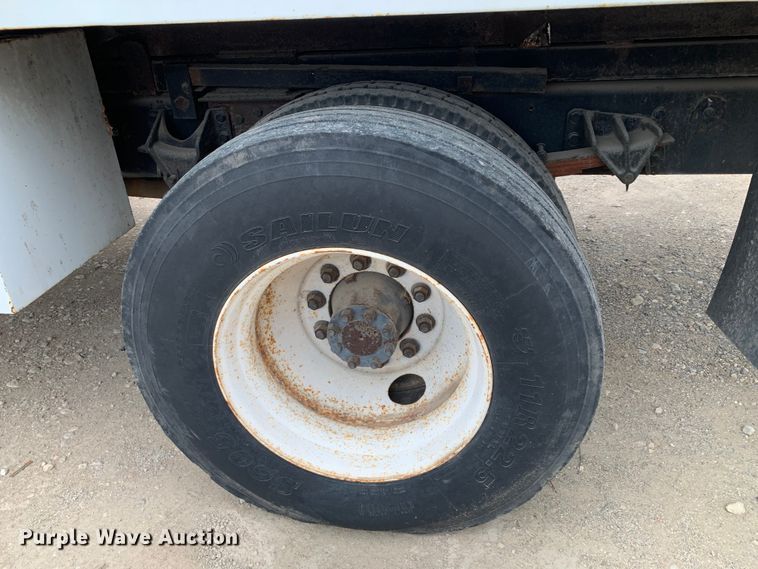 image for item DM7777 2003 International 4200 forestry bucket truck