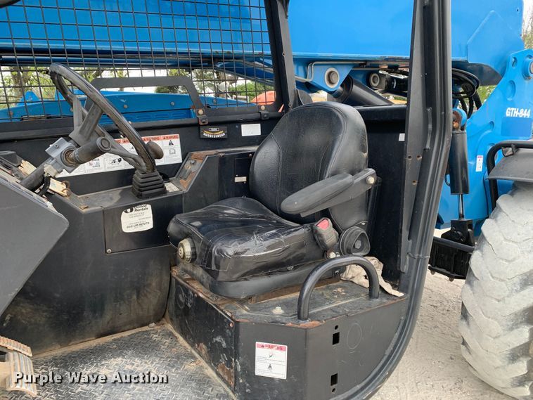 image for item DM7781 2016 Genie GTH-844 telehandler