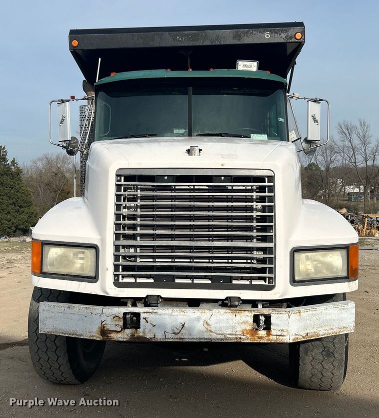 image for item DN0715 1998 Mack CH613 dump truck