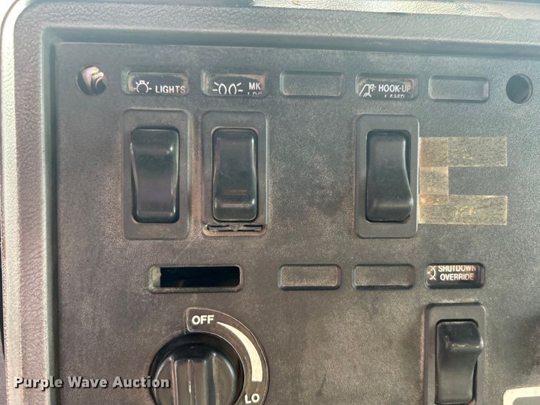 image for item DN0715 1998 Mack CH613 dump truck