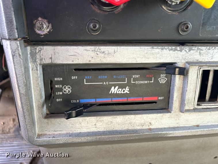 image for item DN0715 1998 Mack CH613 dump truck