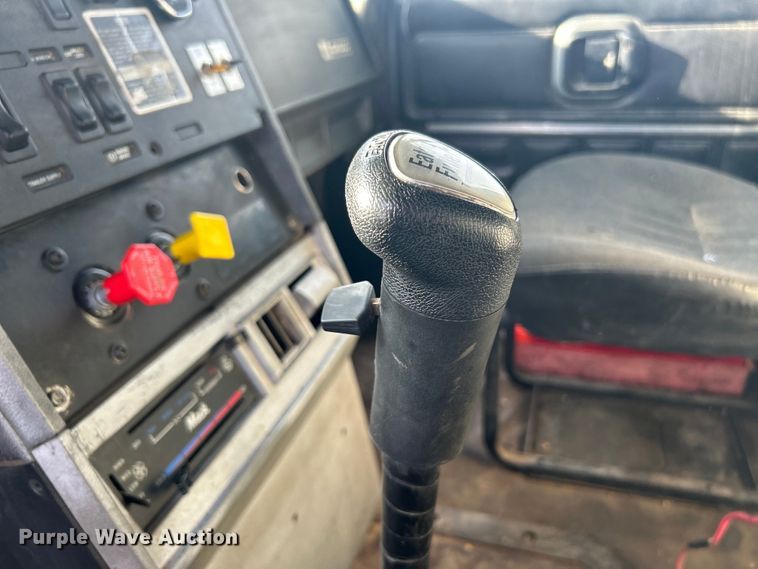 image for item DN0715 1998 Mack CH613 dump truck