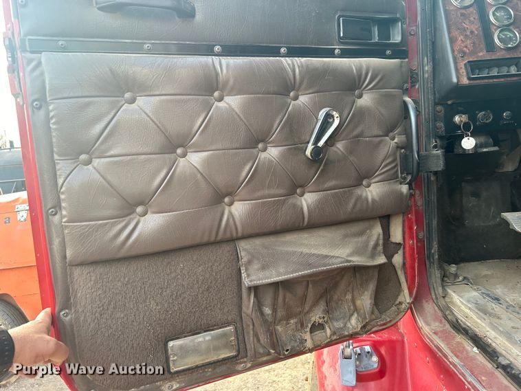 image for item DN0718 1998 International  9200 dump truck