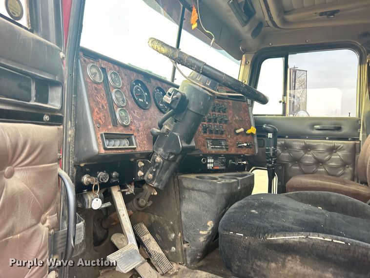 image for item DN0718 1998 International  9200 dump truck