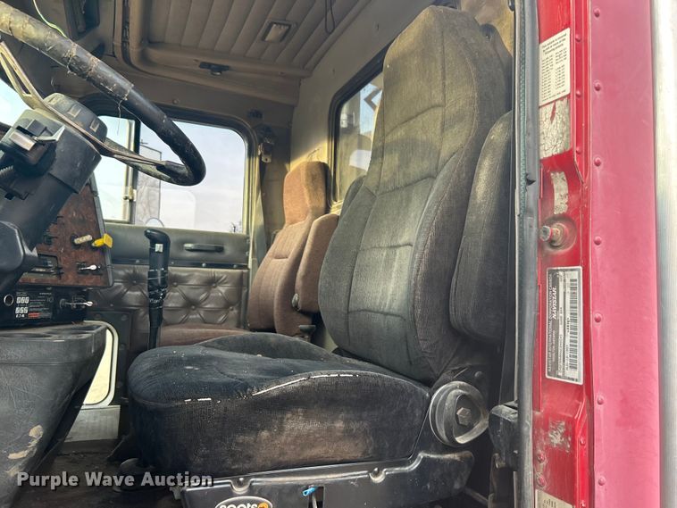 image for item DN0718 1998 International  9200 dump truck