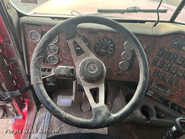 image for item DN0718 1998 International  9200 dump truck