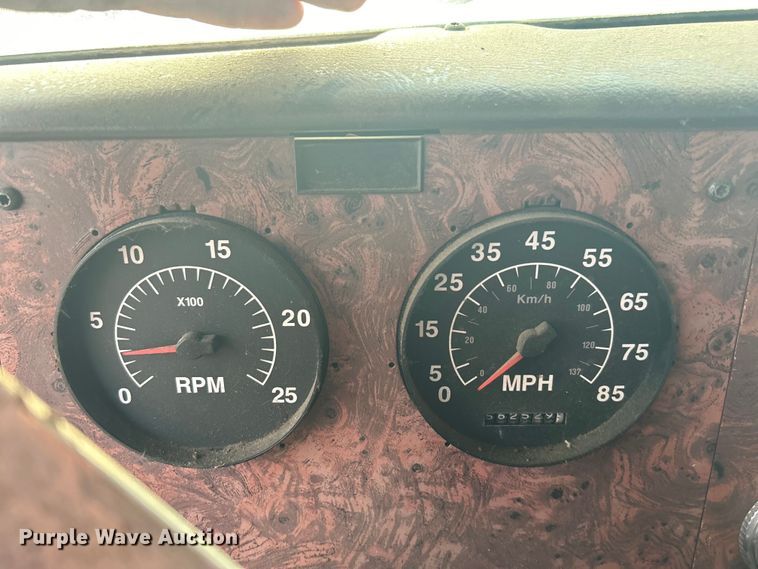 image for item DN0718 1998 International  9200 dump truck