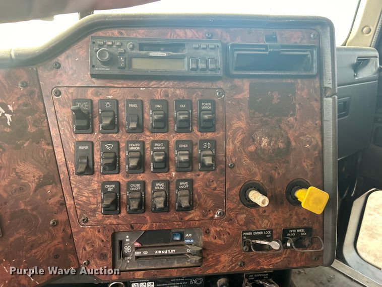 image for item DN0718 1998 International  9200 dump truck