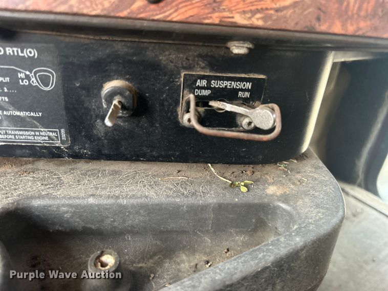 image for item DN0718 1998 International  9200 dump truck