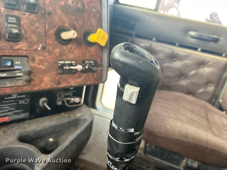 image for item DN0718 1998 International  9200 dump truck