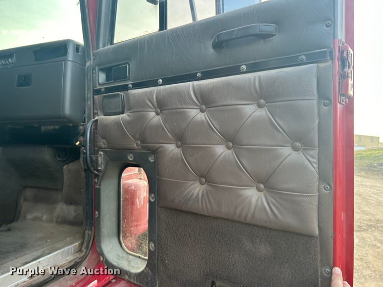 image for item DN0718 1998 International  9200 dump truck