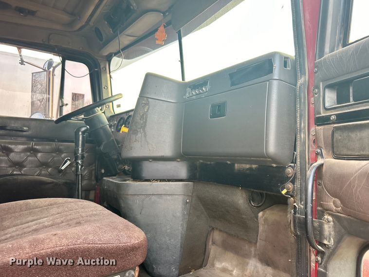 image for item DN0718 1998 International  9200 dump truck