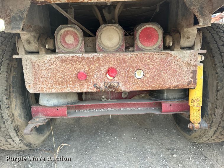 image for item DN0718 1998 International  9200 dump truck