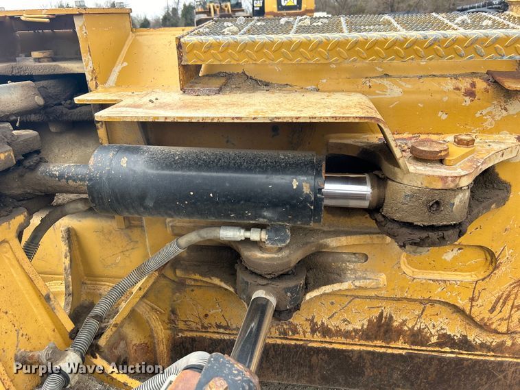 image for item DO1002 Caterpillar D6N XL dozer