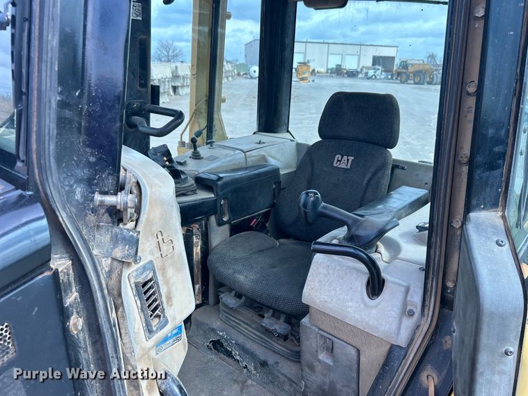 image for item DO1002 Caterpillar D6N XL dozer