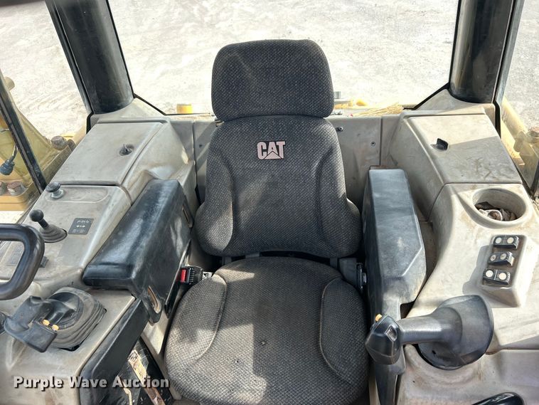 image for item DO1002 Caterpillar D6N XL dozer