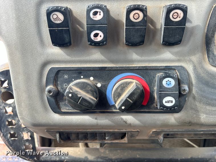 image for item DO1002 Caterpillar D6N XL dozer