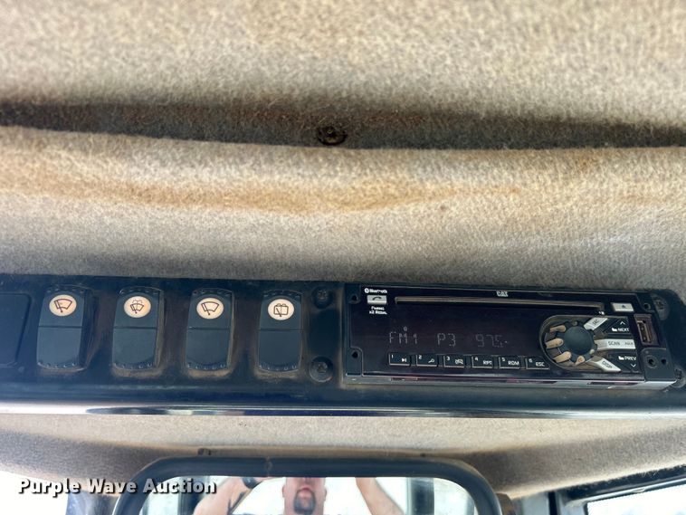 image for item DO1002 Caterpillar D6N XL dozer