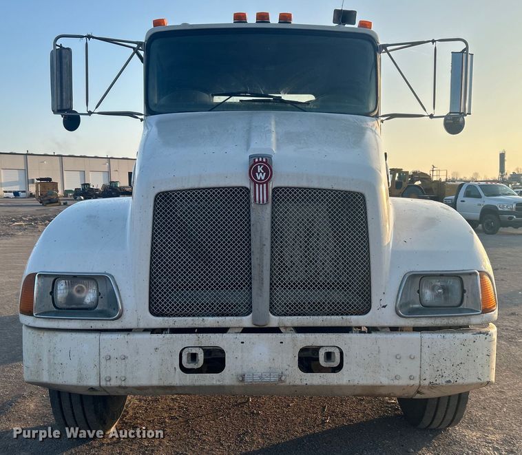 image for item DO1007 2005 Kenworth T300 truck cab and chassis