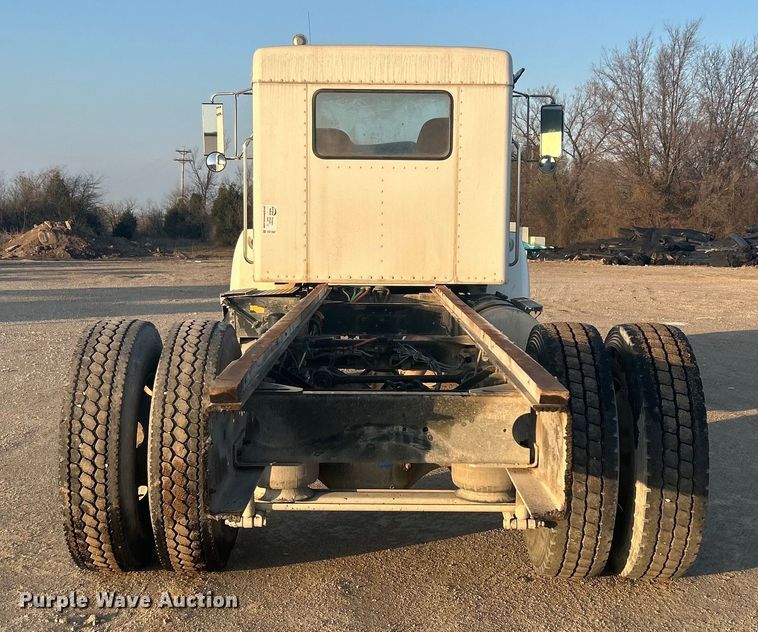 image for item DO1007 2005 Kenworth T300 truck cab and chassis