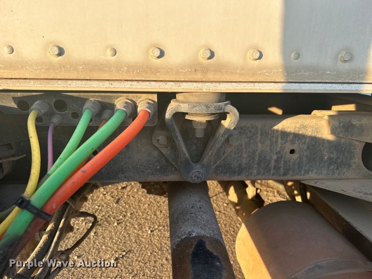 image for item DO1007 2005 Kenworth T300 truck cab and chassis