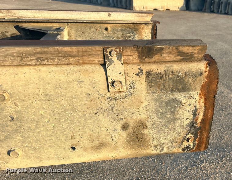 image for item DO1007 2005 Kenworth T300 truck cab and chassis