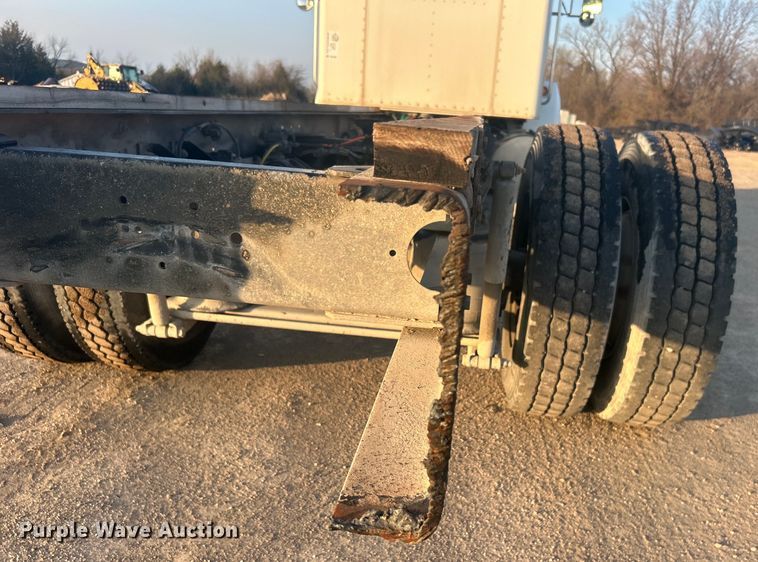 image for item DO1007 2005 Kenworth T300 truck cab and chassis