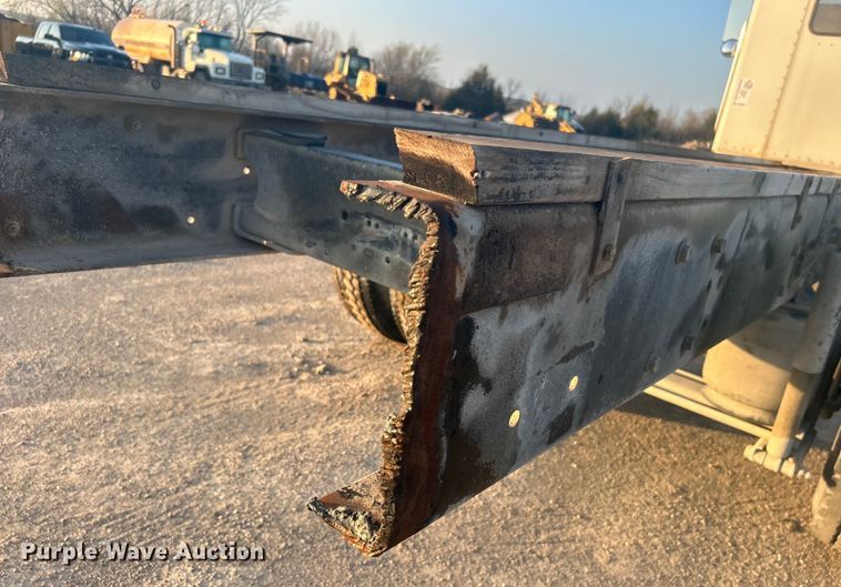 image for item DO1007 2005 Kenworth T300 truck cab and chassis