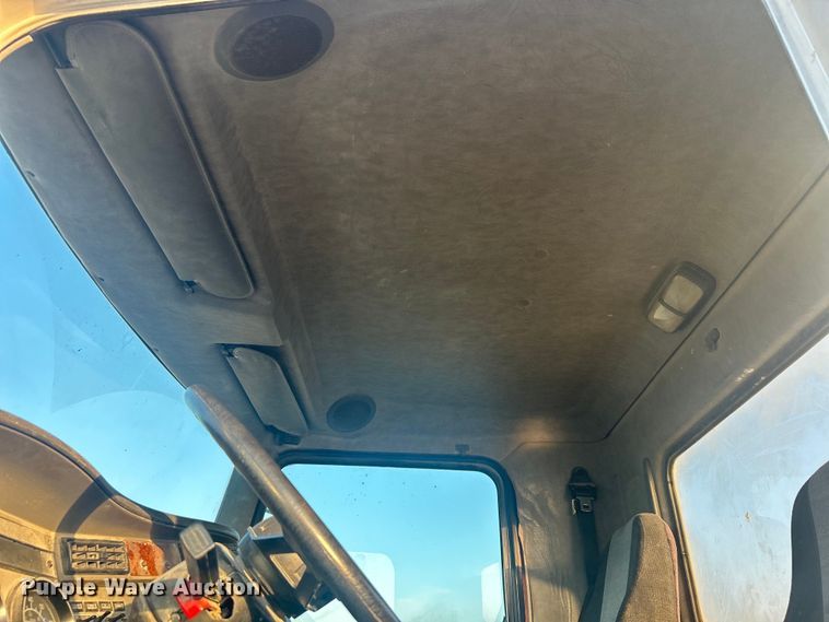 image for item DO1007 2005 Kenworth T300 truck cab and chassis