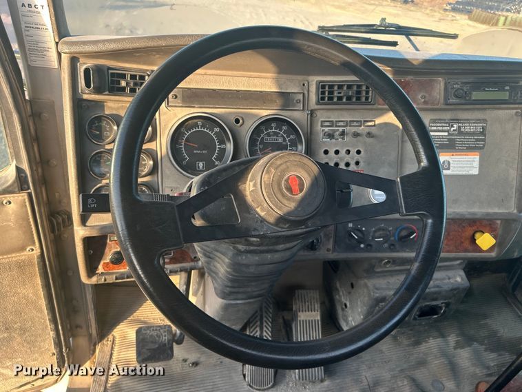 image for item DO1007 2005 Kenworth T300 truck cab and chassis