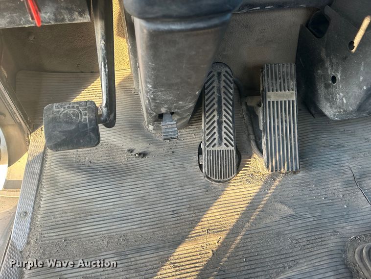 image for item DO1007 2005 Kenworth T300 truck cab and chassis