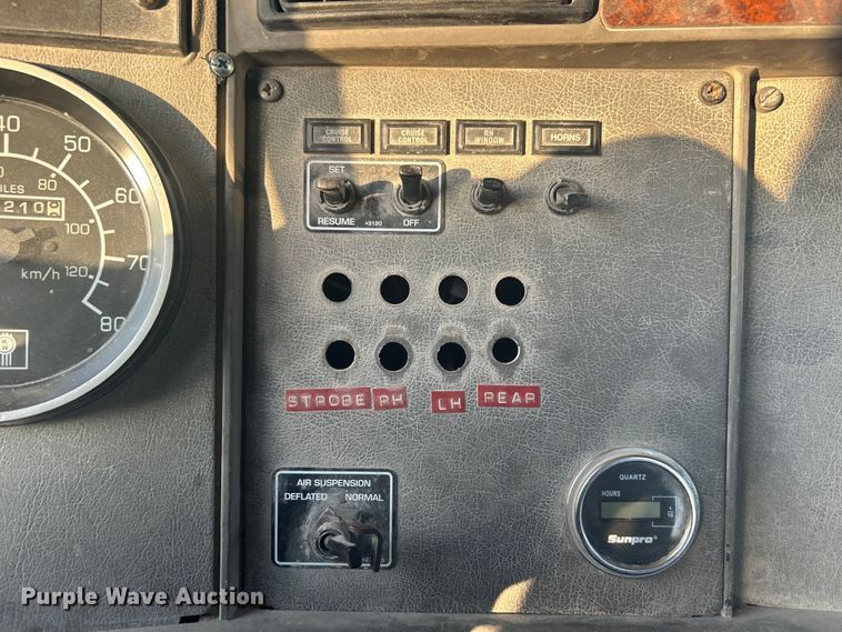 image for item DO1007 2005 Kenworth T300 truck cab and chassis