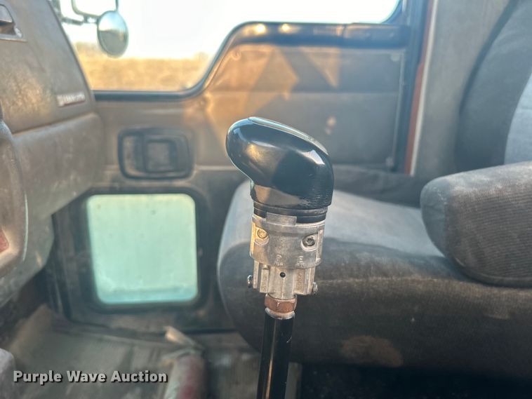 image for item DO1007 2005 Kenworth T300 truck cab and chassis