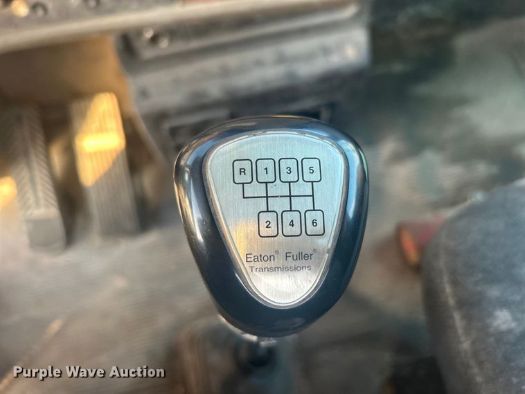 image for item DO1007 2005 Kenworth T300 truck cab and chassis