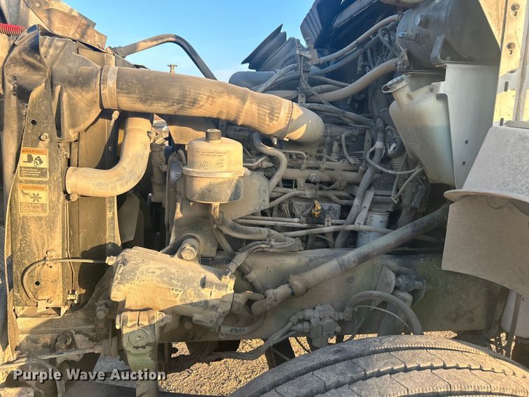 image for item DO1007 2005 Kenworth T300 truck cab and chassis