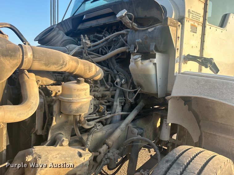 image for item DO1007 2005 Kenworth T300 truck cab and chassis